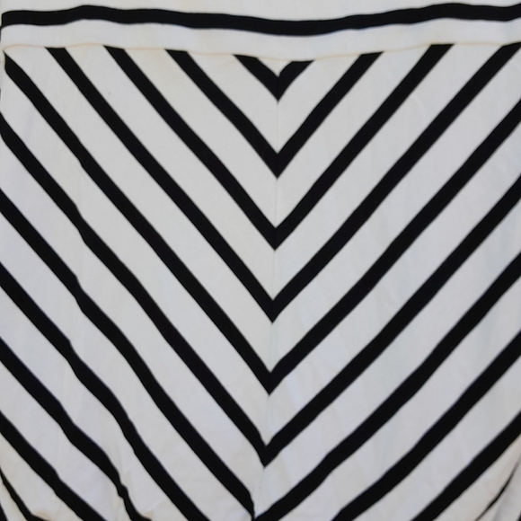 White House Black V-Neck Sheath Black White Small Dress - Picture 6 of 6